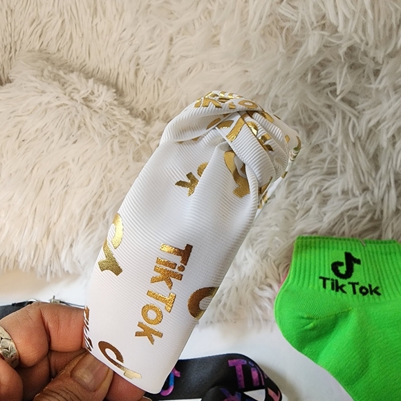 TikTok Ribbon Headband Lanyard and Neon Socks Bundle - Picture 8 of 10